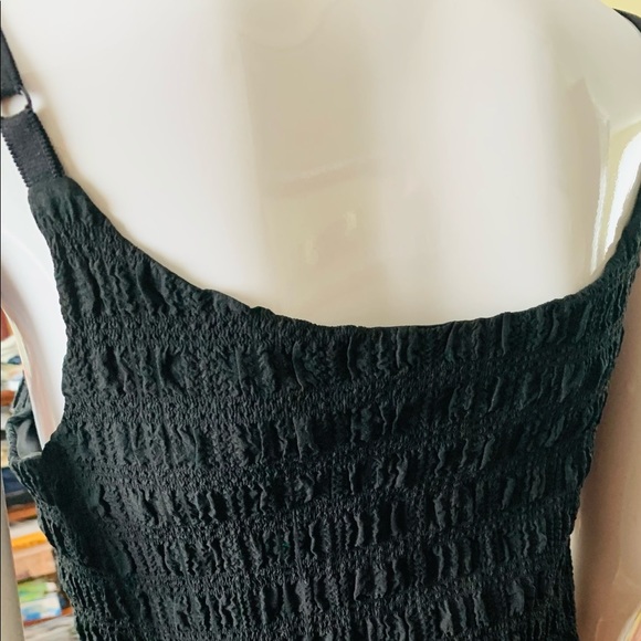 Black strechy Plisse crop tank top with adjustable straps deep round neck & back - Picture 4 of 6